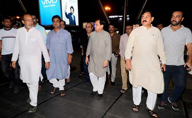 How 2 Invalid Congress Votes Helped Ahmed Patel Retain Rajya Sabha Seat How 2 Invalid Congress Votes Helped Ahmed Patel Retain Rajya Sabha Seat